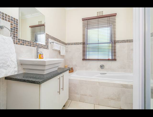 2 BEDROOM APARTMENT FOR SALE IN SAXONWOLD